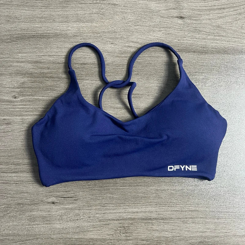 Dynamic Twist Back Bra with Logo Women Seamless Yoga Top Bra Medium Support Padded Gym Crop Top Stretchy Fitness Sports Top