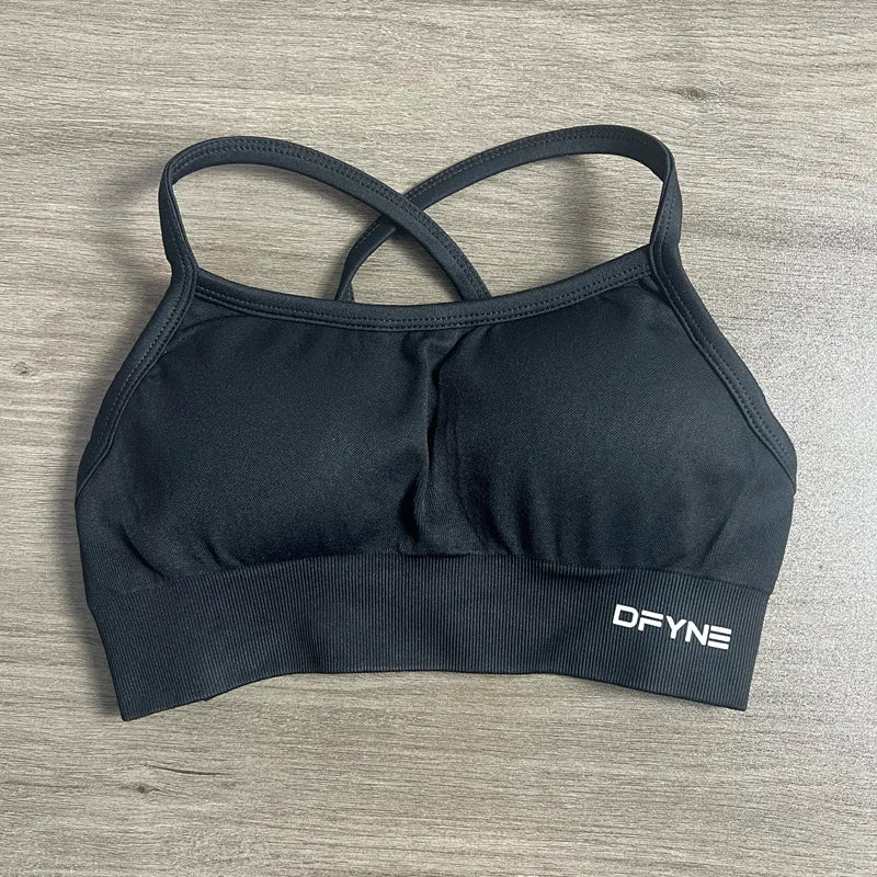 Dynamic Twist Back Bra with Logo Women Seamless Yoga Top Bra Medium Support Padded Gym Crop Top Stretchy Fitness Sports Top