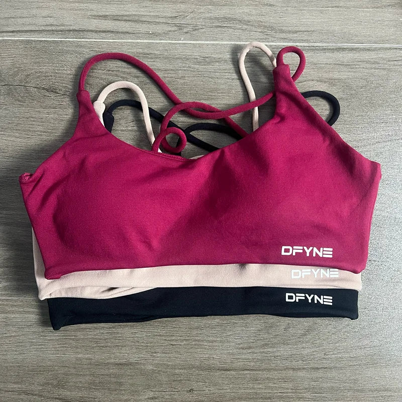 Dynamic Twist Back Bra with Logo Women Seamless Yoga Top Bra Medium Support Padded Gym Crop Top Stretchy Fitness Sports Top