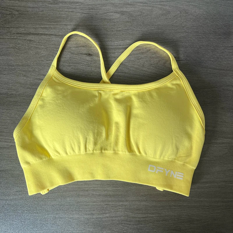 Dynamic Twist Back Bra with Logo Women Seamless Yoga Top Bra Medium Support Padded Gym Crop Top Stretchy Fitness Sports Top