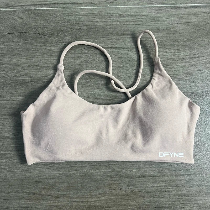 Dynamic Twist Back Bra with Logo Women Seamless Yoga Top Bra Medium Support Padded Gym Crop Top Stretchy Fitness Sports Top